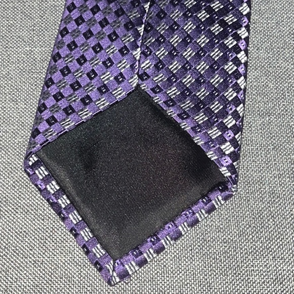 Micheal Kors silk tie. - Picture 3 of 4